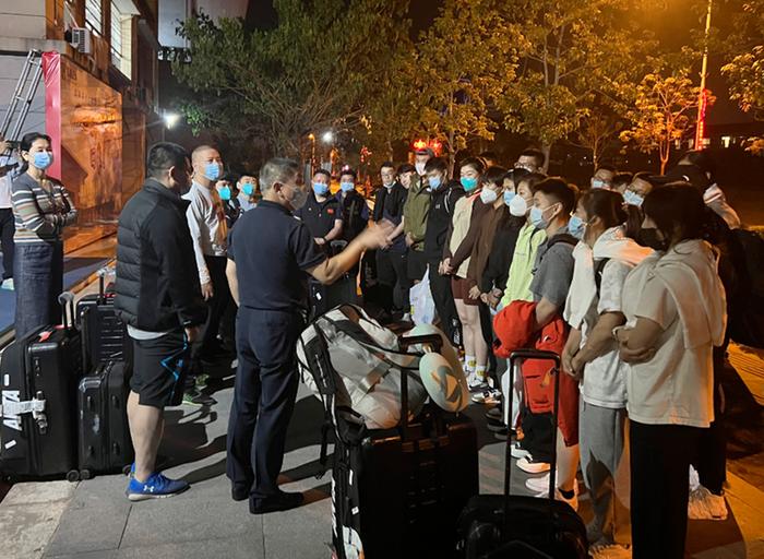 怎样制作一份图文并茂的篮球规则指南?_0